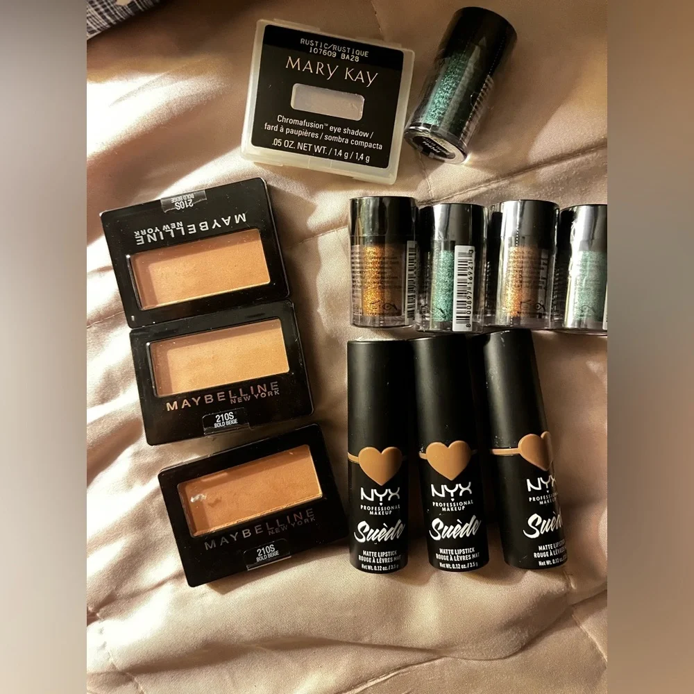 Makeup bundle - Picture 1 of 5